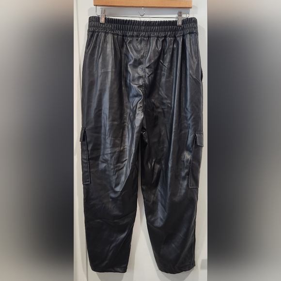 NWT 7 For All Mankind Vegan Faux Leather Tapered Ankle Cargo Pocket Pant Jogger - Picture 4 of 9